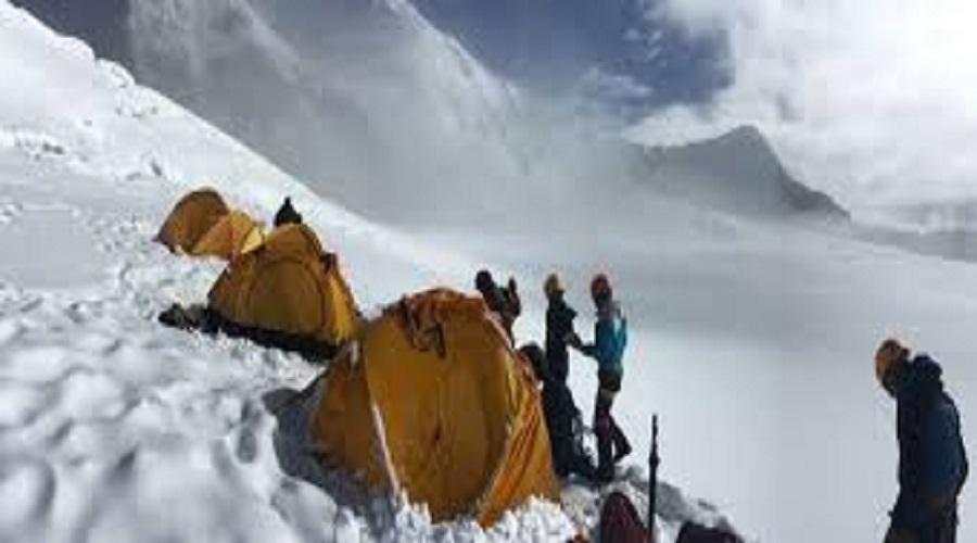 Manaslu Avalanche: one dies, 10 people rescued safely