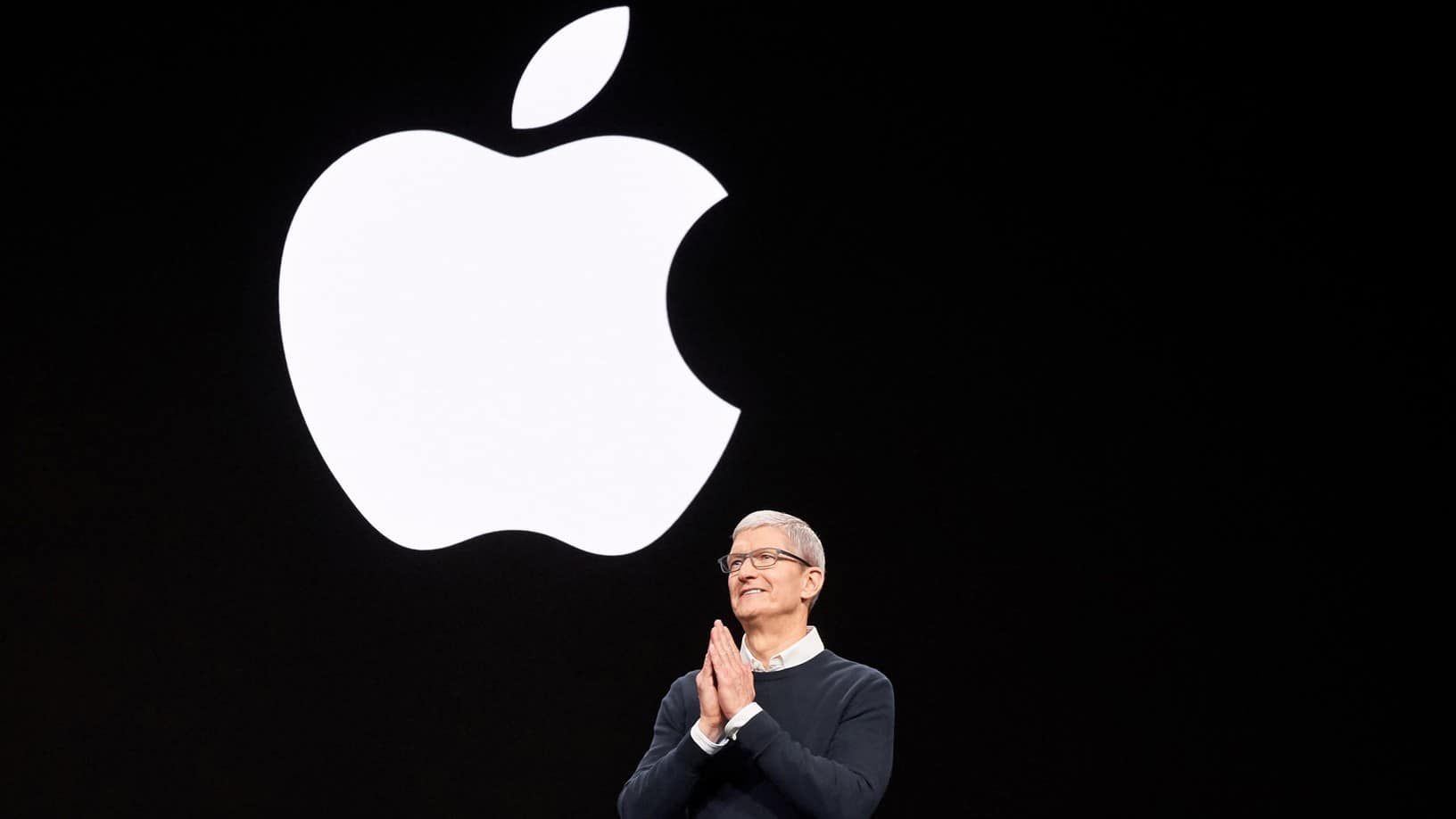 Apple becomes first company to hit $3 trillion market value, then slips