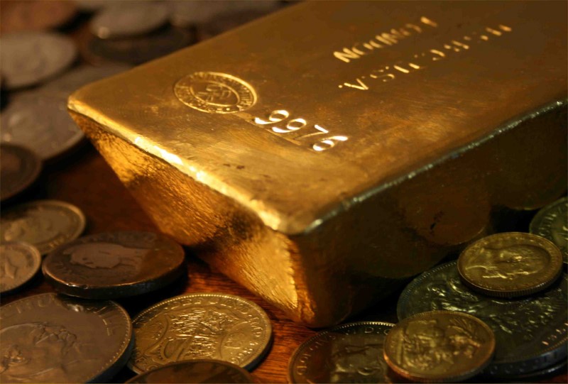 Gold price drops by Rs 800 a tolatoday