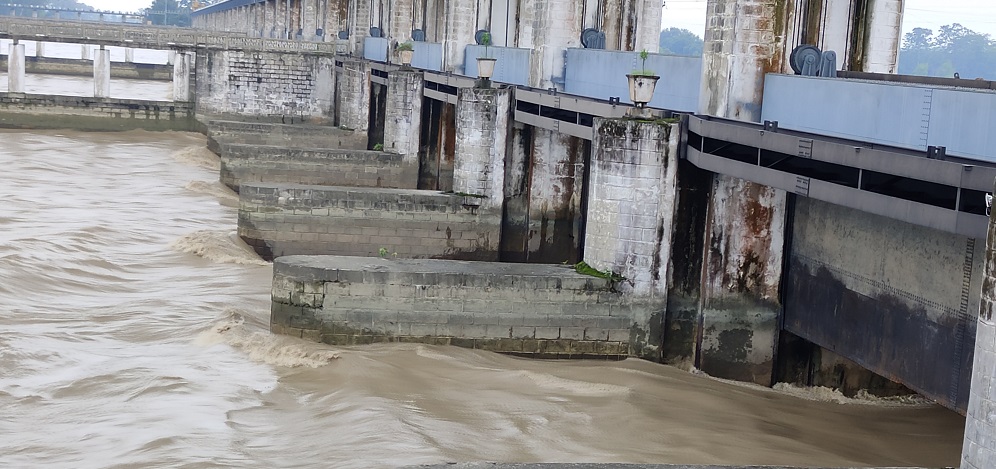 All 36 gates of Gandak Barrage opened after rising water level, 20 villages of Nawalparasi at high risk