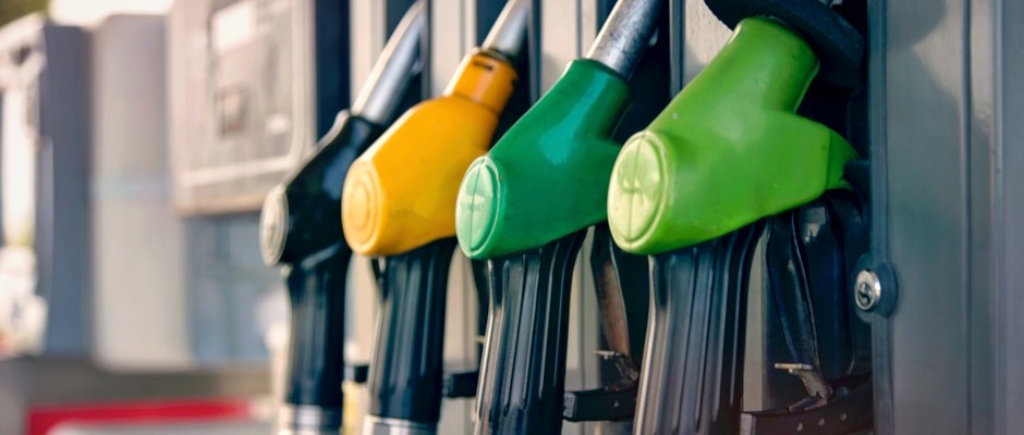 Govt decides to reduce infrastructure tax, custom duty on petroleum products by Rs 5/liter each