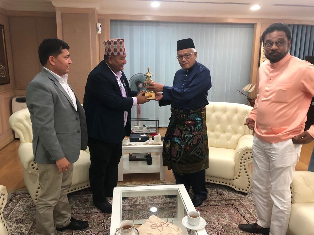 Nepal proposes Malaysia to increase minimum remuneration of Nepali migrant workers