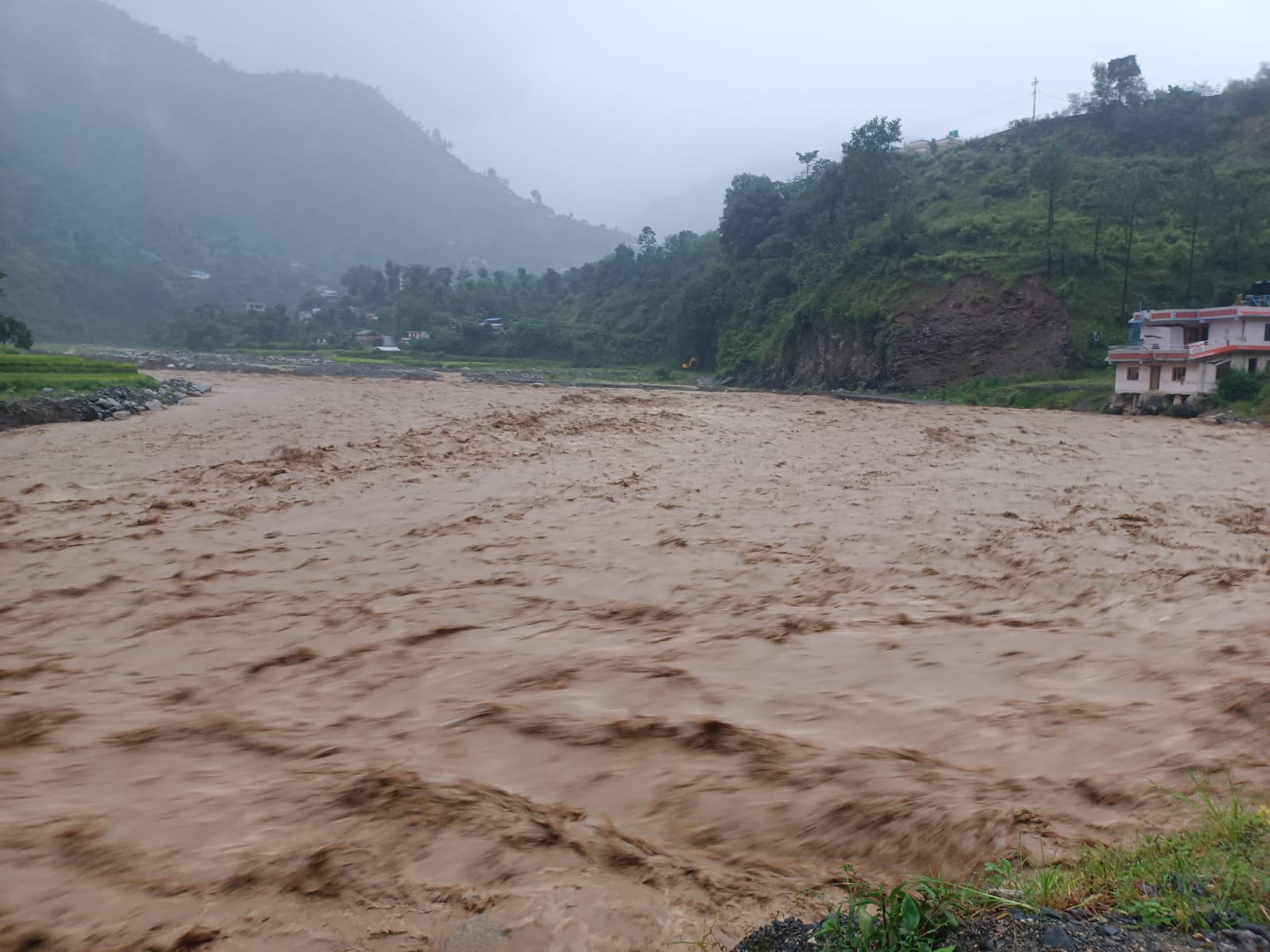 Roshi River Washes Away 4.5 km Section of BP Highway Diversion