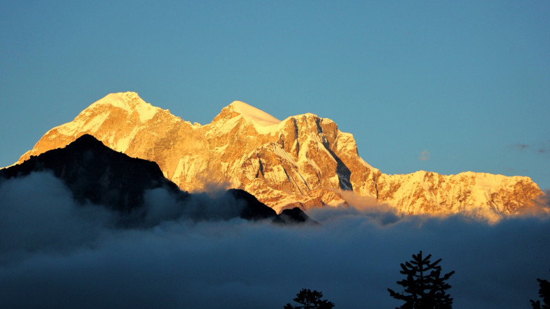 Avalanche in Rolwaling’s Yalung Ri: Six rescued by helicopter, Search continues for missing climbers