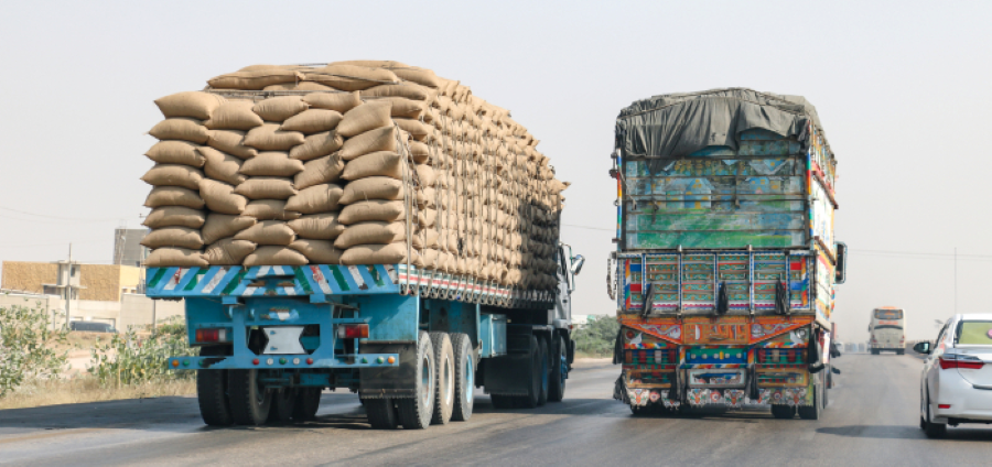 Govt enforces strict freight vehicle load limits; Overloaded trucks to unloaded on the spot
