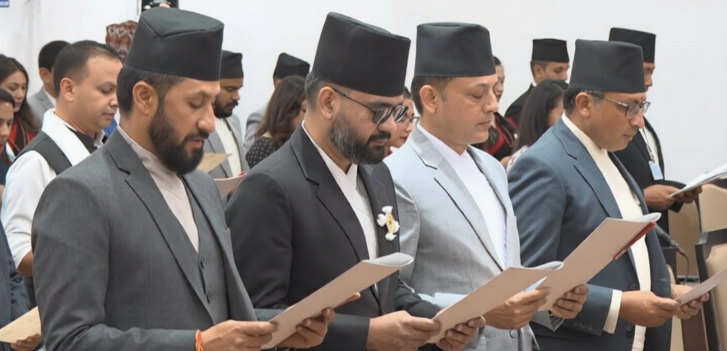 Newly elected lawmakers take oath in Parliament
