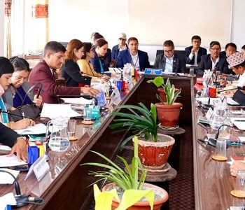 Economists urge Govt to reduce income tax, raise civil servant salaries by 25%